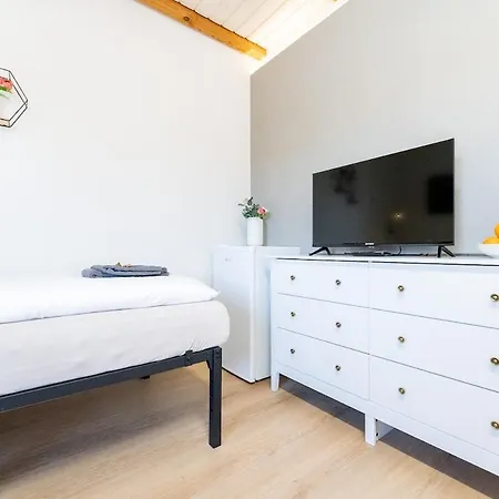 6 People Near Basel & Black Forest, Stylish, Functional Apartmán